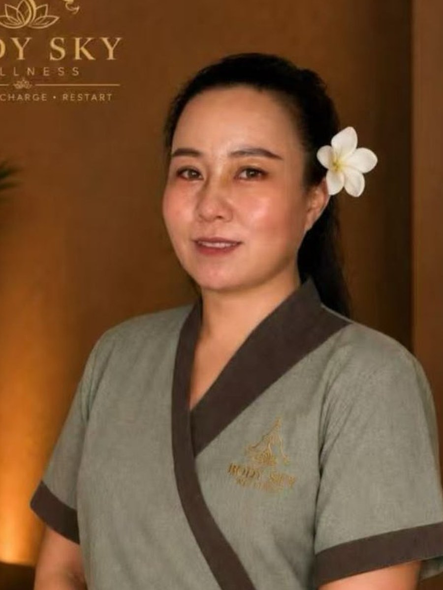 Sasa - Chinese Master Therapist specializing in lymphatic drainage massage Dubai